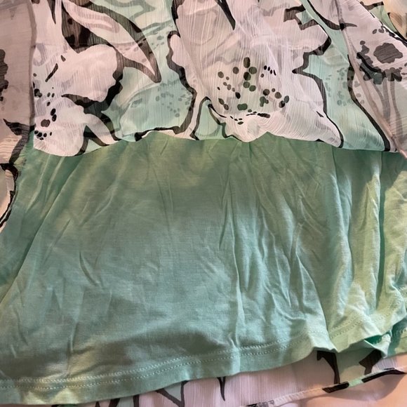 💙 NY. & CO. Flowy Floral Ruffle Tank Top XL - Picture 6 of 6